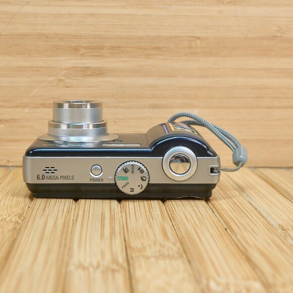 Samsung Digimax S600 6MP Digital Camera with 3x Optical Zoom, Black - Picture 4 of 8